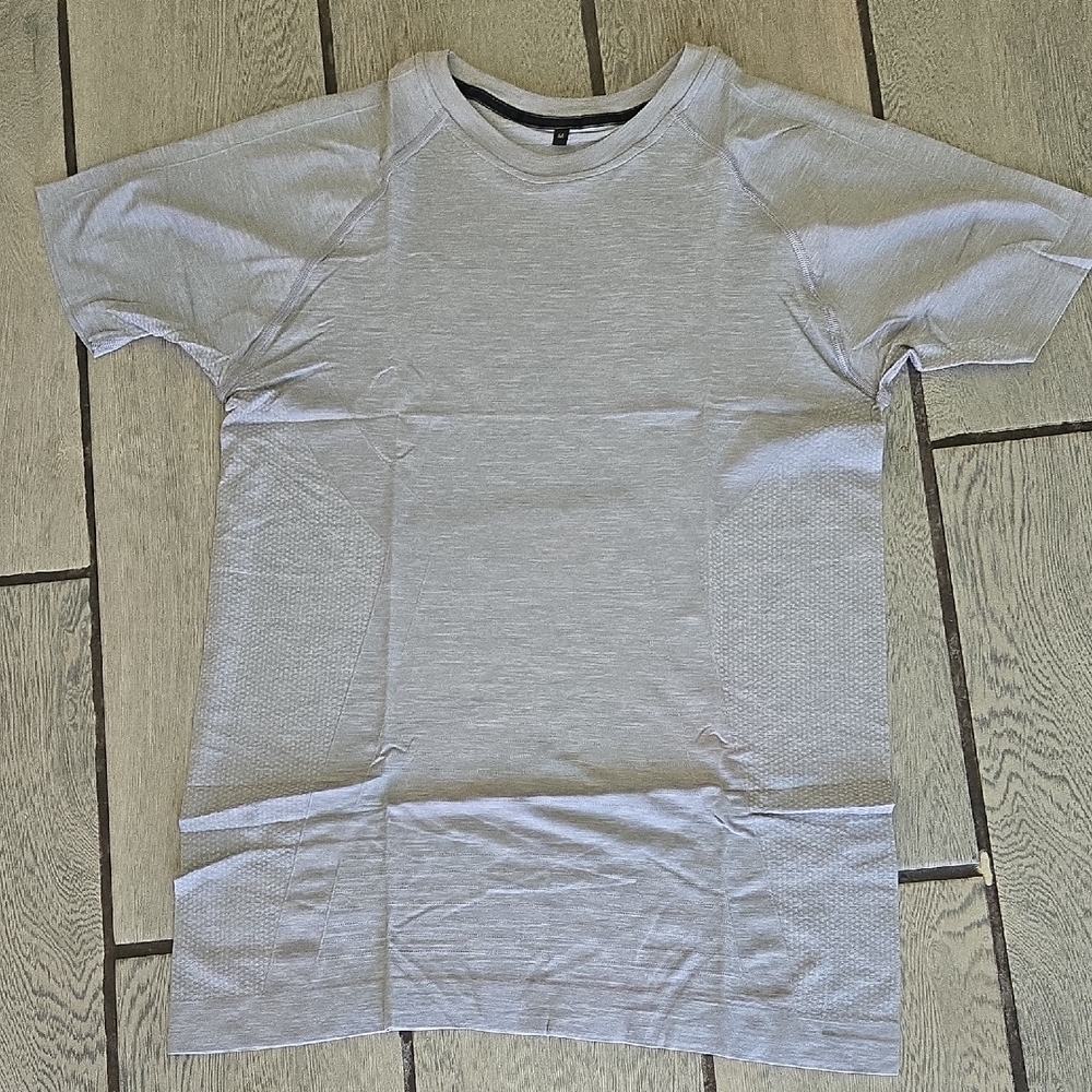 Alphalete Seamless Tee – Shake Bomb Gray NWT act 1516